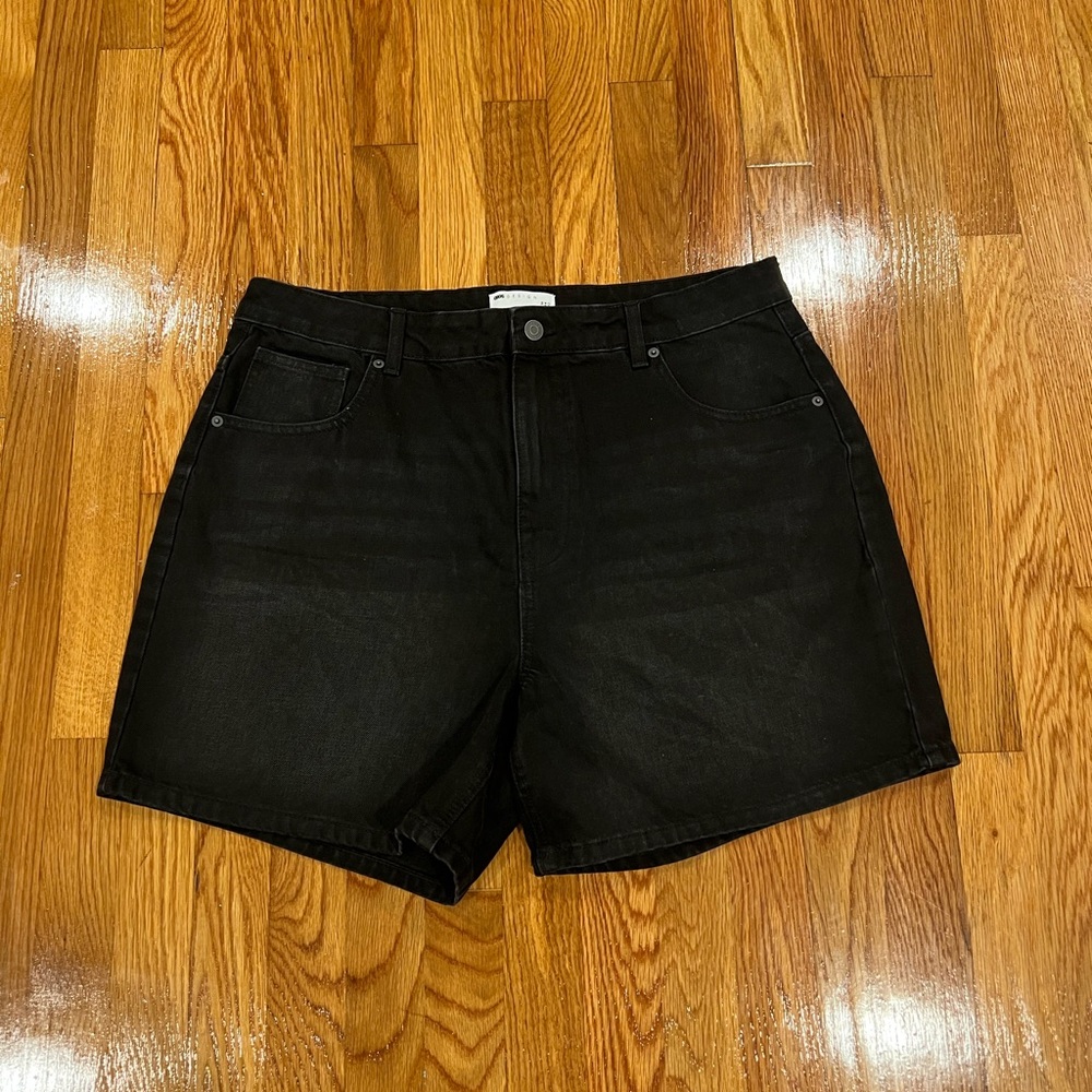 ASOS DESIGN Hourglass Denim Dad Shorts in Washed Black